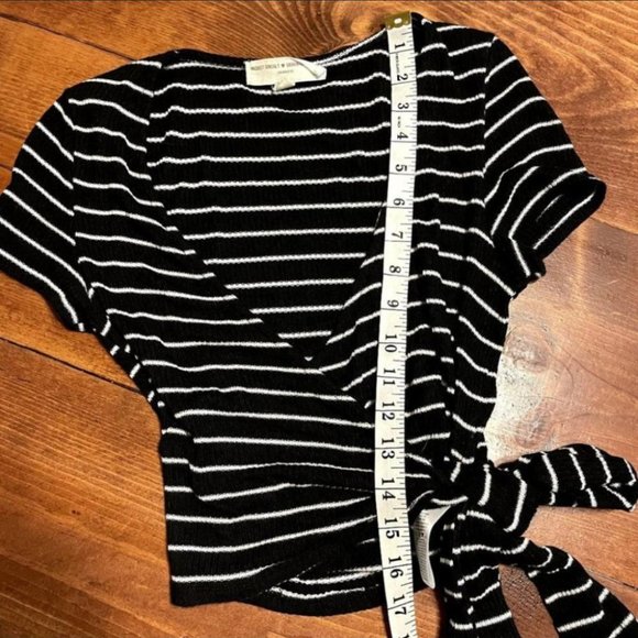 Urban Outfitters Project Social T Tie Front Crop Top - Picture 10 of 10